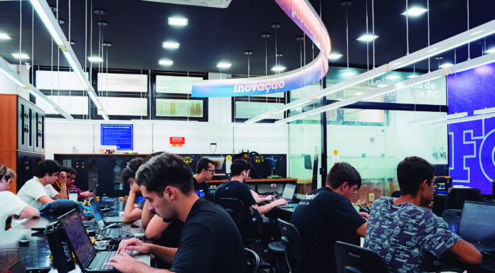 Mercado de tecnologia amplia demanda por profissionais com visão de gestão e negócios